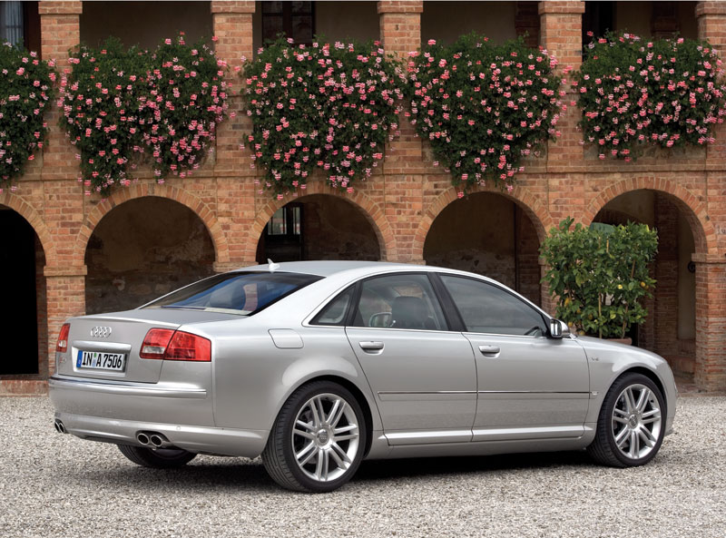 Audi S8 D3